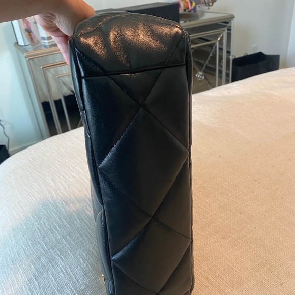 Chanel 19 Maxi Black Lambskin - Picture 5 of 13